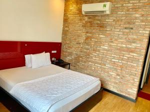 Postel nebo postele na pokoji v ubytování Gia Huyền Hotel