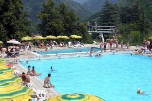 a group of people in a swimming pool at La Piccola Oasi Toscana in Bagni di Lucca