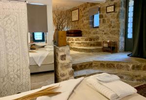 Posteľ alebo postele v izbe v ubytovaní Villa Vager Mani Hotel