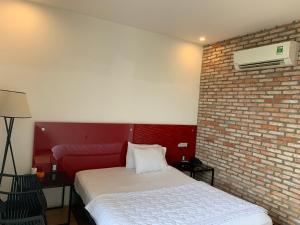 Postel nebo postele na pokoji v ubytování Gia Huyền Hotel