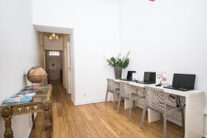 a room with a desk and a laptop on it at Lost Inn Lisbon Hostel in Lisbon