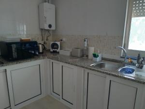 Η κουζίνα ή μικρή κουζίνα στο Casa da avó Lu +12 φωτογραφίες