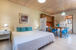 A bed or beds in a room at Villa Anerocurù by Chania city