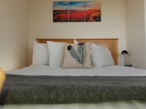 a bedroom with a large bed with white pillows at 072B Affordable Retreat nr South Rim Sleeps 4- no kitchenette in Valle