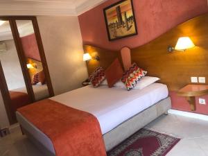 En eller flere senge i et værelse på Hotel Mounia