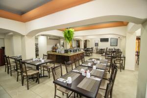 En restaurant eller et andet spisested på Howard Johnson by Wyndham Veracruz