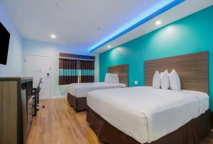 Postel nebo postele na pokoji v ubytování Americas Best Value Inn- Aldine Westfield