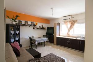 TV a/nebo společenská místnost v ubytování Minas-Maria House