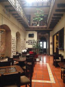 a restaurant with tables and chairs in a room at La Posada Cuencana Hotel in Cuenca