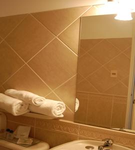 Bilik mandi di Mercedes Rambla Hotel