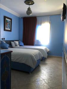 Rúm í herbergi á Hotel Tarek