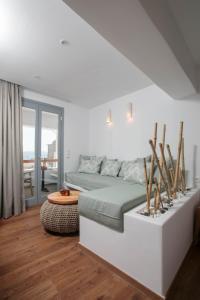 Ένα ή περισσότερα κρεβάτια σε δωμάτιο στο Kissos Luxury Suites