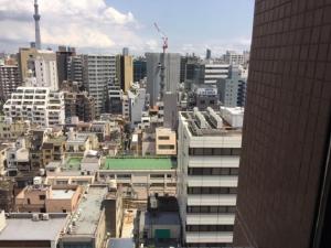 도쿄 전경 또는 호텔에서 바라본 도시 전망