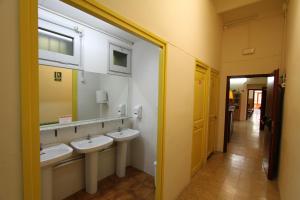 Kúpeľňa v ubytovaní Alberg Roques Blanques + 34 fotografií
