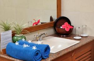 A bathroom at Thande Beach Hotel - Ngapali