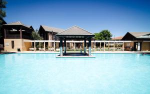 Bazén v ubytování Novotel Vines Resort Swan Valley nebo v jeho okolí