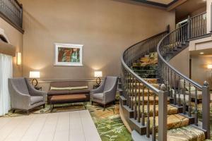 Posezení v ubytování Quality Suites Sherman