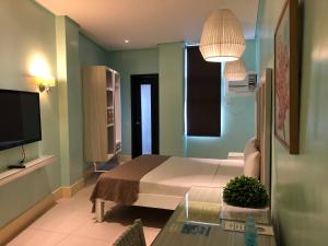 Uma televisão e/ou sistema de entretenimento em Hotel Lorenza