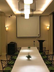 A área empresarial e/ ou a sala de conferências de Hotel Lorenza