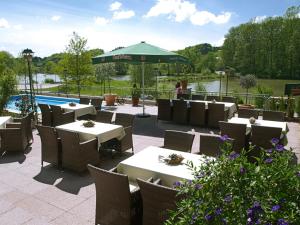 Hồ bơi trong/gần Hotel Restaurant Zum Goldenen Anker mit Hallenbad & Wellnessbereich