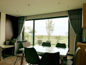 a dining room with a table and chairs and a large window at Ngoại Thương Hotel Từ Sơn Bắc Ninh in Bình Ha