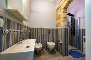 Villa Primaluce tesisinde bir banyo