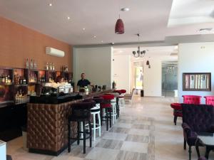 Reštaurácia alebo iné gastronomické zariadenie v ubytovaní Varna South Bay Beach Residence
