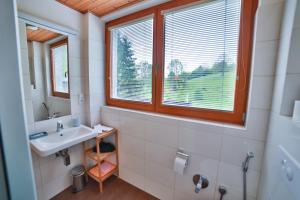 Koupelna v ubytování Apartmány Maršíkov