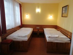 Posteľ alebo postele v izbe v ubytovaní Hotel a Hostinec Tálský mlýn
