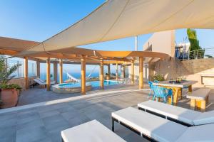 アギア・ペラギアにあるMinimalist Mediterranean Blue key Villa with Sea View Infinity Poolのギャラリーの写真