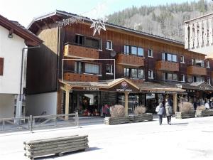 a building with people walking in front of it at Resse - Appartement 3 pieces centre in La Clusaz