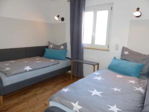 מיטה או מיטות בחדר ב-Ferienwohnung Gretl & Xaver