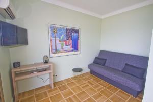 Телевизор и/или развлекательный центр в PROMENADE HOLIDAY - SUFFREN BEACH