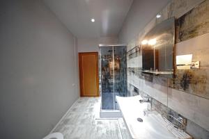 Ein Badezimmer in der Unterkunft Wine Hostel
