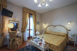 Hotel Riviera Venezia Lido tesisinde bir odada yatak veya yataklar