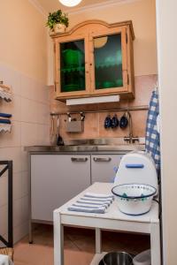 A kitchen or kitchenette at Landhaus Hindenburg