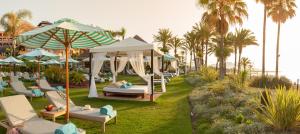 A garden outside Kempinski Hotel Bahía Beach Resort & Spa
