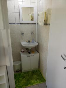 A bathroom at Le Ruchoz
