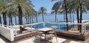 Bazén v ubytování Gai Beach Hotel nebo v jeho okolí