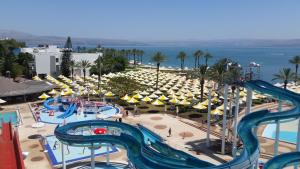 Bazén v ubytování Gai Beach Hotel nebo v jeho okolí