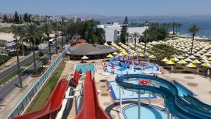 Bazén v ubytování Gai Beach Hotel nebo v jeho okolí