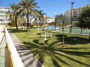 Tenis alebo squash v ubytovaní Urbanización Sueños de Denia II apto 2 habitaciones alebo jeho okolí