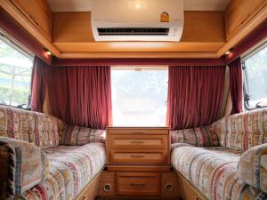 Posezení v ubytování Samui Caravans