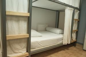 a bedroom with bunk beds in a room at Campobase.box in El Médano