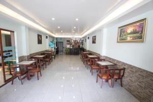 מסעדה או מקום אחר לאכול בו ב-Hoang Kim Hotel
