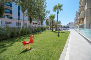 Vonkajšia záhrada v ubytovaní Rentalmar Pins Marina