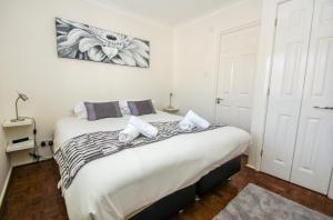a bedroom with a large bed in a room at Britannia Harbour View - Parking - by Brighton Holiday Lets in Brighton & Hove