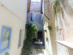 Galeriebild der Unterkunft L’IMPASSE DES BATELIERS- magnifique maison pour 7 in Arles