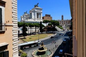 a view of a city street with a building at Roma Five Suites in Rome