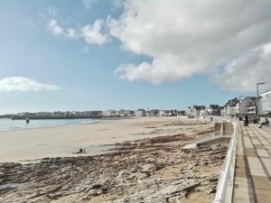 a view of a beach with people on it at Chez Marianne in Quiberon